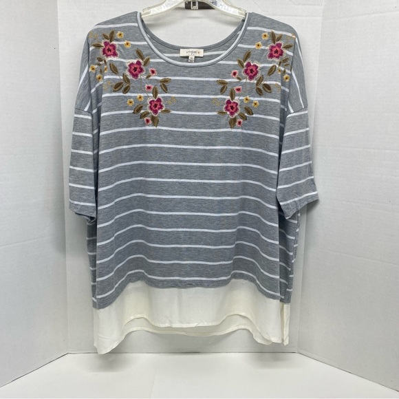 Umgee XL Gray Stripe w/Floral Embroidery Detail Cream Shear Hem Line Relaxed Fit - Picture 1 of 13